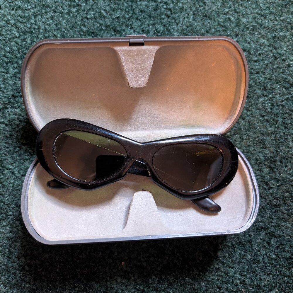 Vintage Audrey Hepburn-Style Black Sunglasses